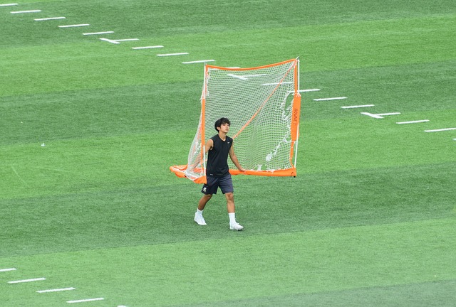 他在年少时